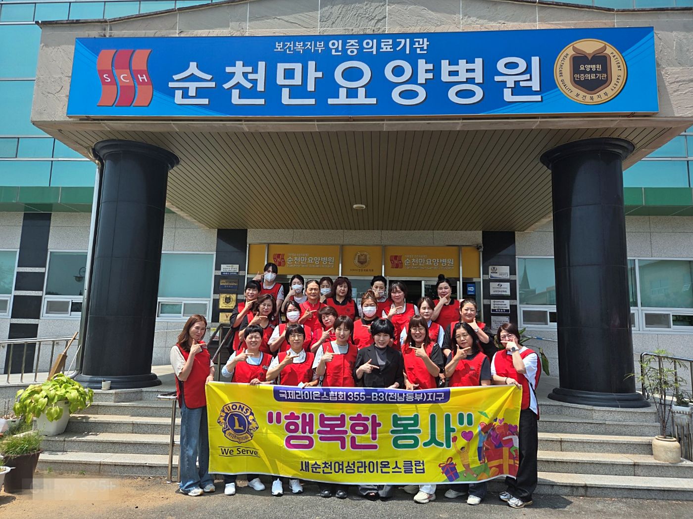 어르신들에게 따뜻한 한 끼 선물하며 이웃사랑 실천